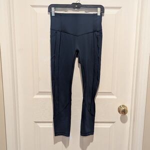 Lululemon Size 6 Dark Blue/Teal Athletic Leggings with pockets